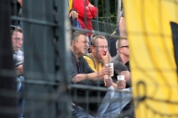 Skeptische Blicke der Zuschauer beim Lok-Spiel bei Hertha BSC II
