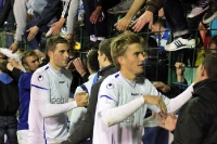 Fans und Spieler des 1. FC Magdeburg feiern den 3:0-Sieg bei Union Berlin II