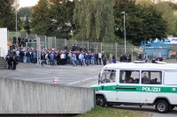 Magdeburger Fans auf dem Weg zum Gästeblock des JSP
