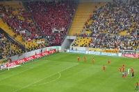 Redebedarf nach dem Spiel in Dresden: Spieler des 1. FC Union Berlin bei ihren Fans