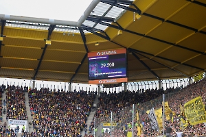 Tivoli Anzeigentafel Zuschauerzahl Alemannia Aachen vs. Fortuna Köln Spielfotos 30.03.2024