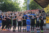 Aachener Spieler und Fans feiern in Oberhausen