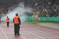 Es qualmt... DFB-Pokalspiel BFC Dynamo - 1. FC Kaiserslautern im Jahn-Sportpark Berlin, 2011