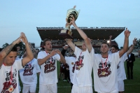 Mannschaft des BFC Dynamo feiert Pokalsieg