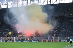 Borussia Dortmund U23 Ultras zünden Pyro