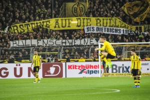 Dortmunder Spruchbänder gegen RB Leipzig