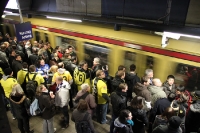Auswärtsspiel bei Hertha BSC, tausende Fans von Borussia Dortmund auf dem Weg zum Olympiastadion