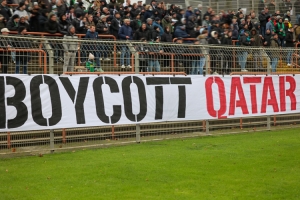 Boycott Qatar Banner, Schriftzug 