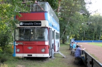 Alter englischer Linienbus auf dem Waldsportplatz Petershagen