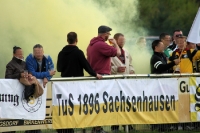 Rauch bei den Fans von TuS 1896 Sachsenhausen