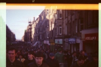 Pocketkamera-Ästhetik: Celtic-Fans bei Hibernian Edinburgh, 1994