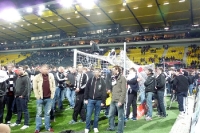 Platzsturm in Aachen: Fans / Ultras von Eintracht Frankfurt feiern den Aufstieg 2011/12