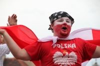 polnische Fußballfans feiern in Poznan das 1:1 gegen Griechenland 