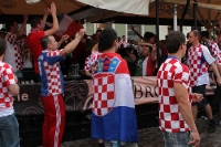 Hrvatska bei der EM 2012! Kroatische Fans feiern auf dem alten Markt von Poznan
