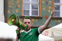 Irischer Anheizer mit Megaphon bei der EM 2012