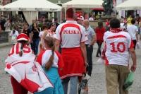 polnische Fußballfans auf dem Weg zur Fanmeile in Poznan