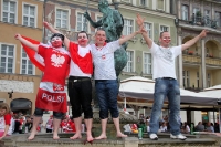 polnische Fußballfans feiern in Poznan das 1:1 gegen Griechenland 
