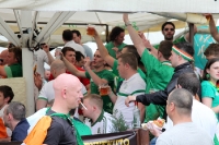 irische Fans singen sich warm für das Spiel gegen Kroatien in Poznan