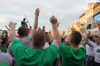 grün-weiße Party in der Altstadt von Poznan - Irland zu Gast in Polen