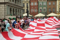 Riesige kroatische Blockfahne auf dem Stary Rynek von Poznan