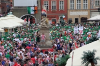 Der Stary Rynek von Poznan in den Farben Irlands und Kroatiens