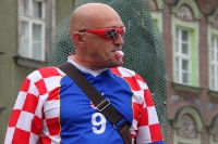 Kroatischer Fans, der weiß, wo es langgeht!