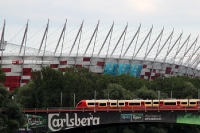 Das polnische Nationalstadion in Warschau von der anderen Flussseite aus