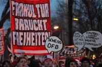 Marsch der Fans von Union Berlin und Kaiserslautern