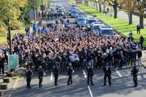 Düsseldorf: Jena Fans Marsch zum Stadion