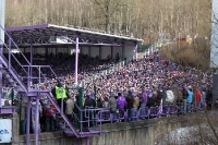 Fans des FC Erzgebirge Aue im Erzgebirgsstadion