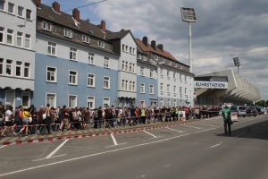 St Pauli Fans in Bochum: Marsch zum Stadion 2017