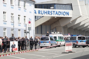 St Pauli Fans in Bochum: Marsch zum Stadion 2017
