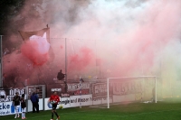 Ultras des FC St. Pauli brennen in Babelsberg Pyrotechnik ab