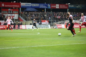 Isiah Young RWE, Jannik Löhden SC Fortuna Köln vs. Rot-Weiss Essen Spielfotos 16-03-2022