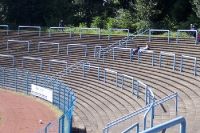 leere Ränge in einem Fußballstadion