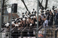Fans des VfR Aalen mit Luftballons auf Tour