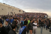 Fanmassen verlassen das Azadi-Stadion in Teheran