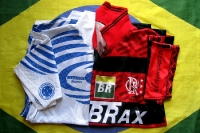 Trikots von Cruzeiro und Flamengo