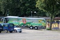 Mannschaftsbus von Lechia Gdansk fährt vor