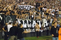 Fans des FK Partizan feiern den Siegtreffer