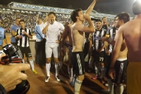 FK Partizan feiert den Derbysieg gegen Roter Stern Belgrad