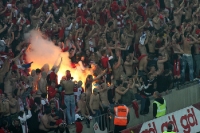 nonstop Pyrotechnik beim Derby Slavia Praha gegen Sparta Praha