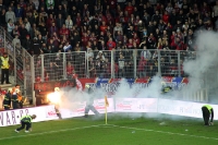 Pyrotechnik im Gästebereich beim Prager Derby SK Slavia vs. AC Sparta