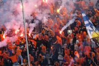 Pyrotechnik im Fanblock von APOEL Nikosia
