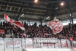 Hallescher FC bei Hansa Rostock