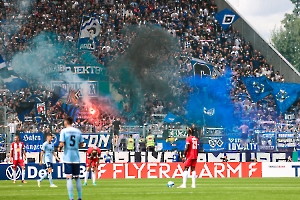 HSV Fans zünden Pyro