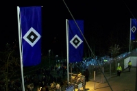 HSV-Flaggen vor der Arena