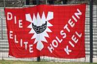 Zaunfahnen der Fans von Holstein Kiel