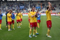 Spieler des KSC feiern das 0:0 beim VfL Bochum