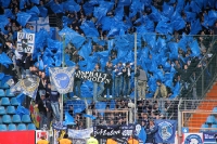 Ultras / Fans des Karlsruher SC mit blauem Fahnenmeer in Bochum